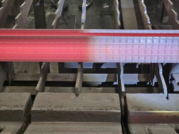 External texturing on a long underground pile